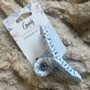 LoveShackFancy x Wet Brush Satin Claw Clip in Light Blue and White